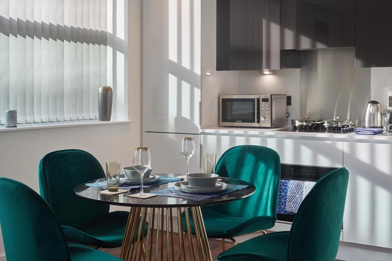 Seven Living Slough - Free Parking & Fast Wi-Fi Apartman Kültér fotó