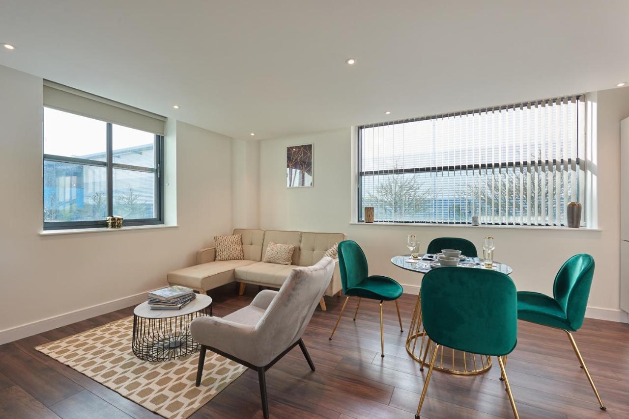 Seven Living Slough - Free Parking & Fast Wi-Fi Apartman Kültér fotó